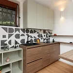 La Verita 1 St Line With Garden Apartment