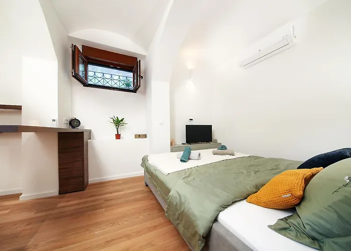 La Verita 1 St Line With Garden Опатия