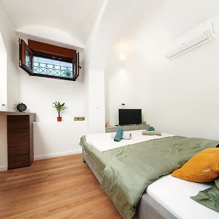 La Verita 1 St Line With Garden 奥帕提亚