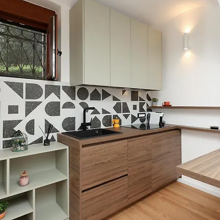 La Verita 1 St Line With Garden Apartman