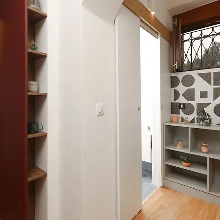 La Verita 1 St Line With Garden 公寓