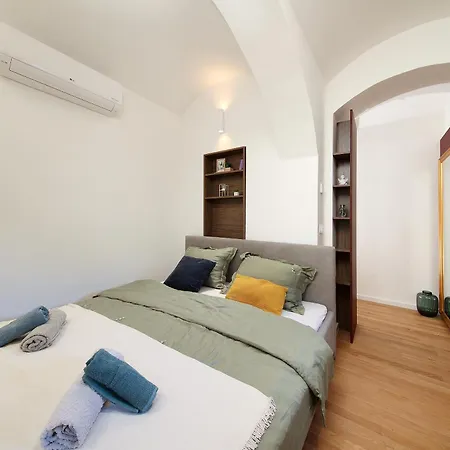 公寓 La Verita 1 St Line With Garden *