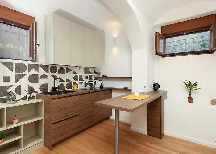 La Verita 1 St Line With Garden *