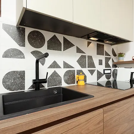 아파트 La Verita 1 St Line With Garden *